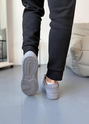 Nike sb dunk low x supreme grey 3