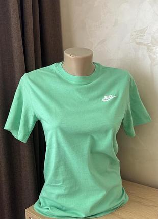 Футболка зелена nike xs