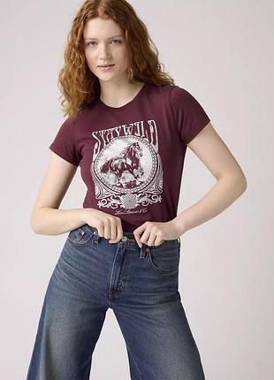 Нова бавовняна жіноча футболка levi's graphic logo perfect t-shirt (stay wild) у бордовому кольорі xl 48 usa 🇺🇸