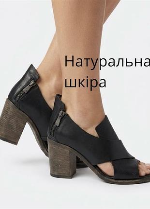 Ексклюзивні жіночі шкіряні босоніжки на підборах otto чорні шкіряні босоніжки на стійкому каблуці стильні чорні босоніжки жіночі гранжеві босоніжки