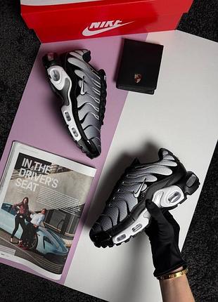 Nike air max plus grey black white