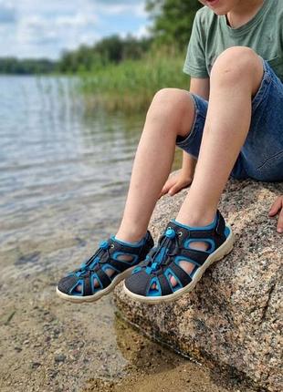Сандалі дитячі для хлопчика у відмінному стані