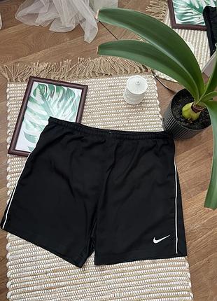 Чоловічі спортивні шорти nike
