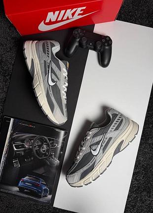 Nike initiator grey beige