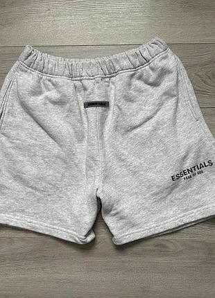 Чоллвічі шорти essentials fear of god