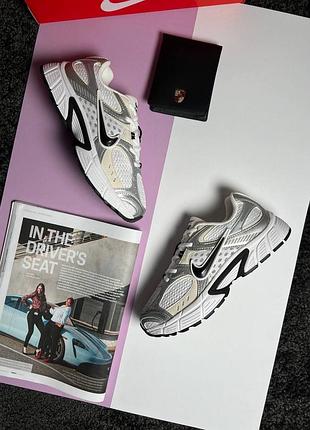 Nike v5 rnr white metallic beige