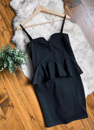 Платье с баской