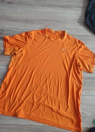 Брендова спортивна яскрава футболка quechua l/xl