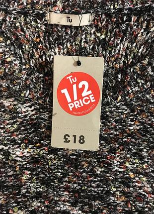 Очень красивый и стильный брендовый вязаный тёплый свитерок.