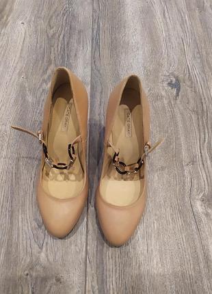Туфлі з ремінцем з актуальним каблуком бежеві нюдові cate gray