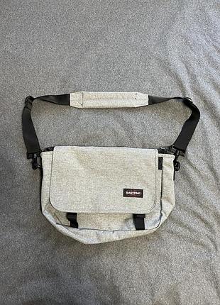 Чоловіча сумка eastpak