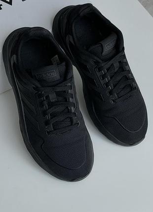 Оригінальні кросівки adidas