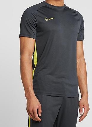Спортивна футболка nike чоловіча s розмір