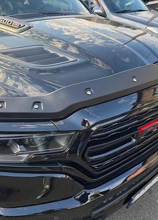 Дефлектор капота мухобійка dodge ram bolt on toughguard 19- чорний formfit додж рам
