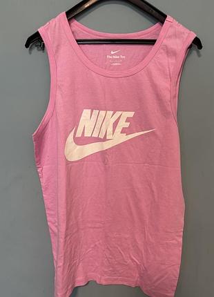 Рожева  майка nike sportswear tank top з великим білим логотипом бренду на грудях.