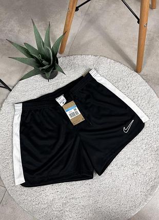 Шорти від nike