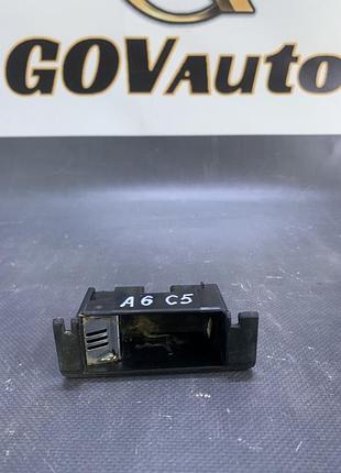 Пеленка задней правой дверцы audi a6 c5 4b0857406