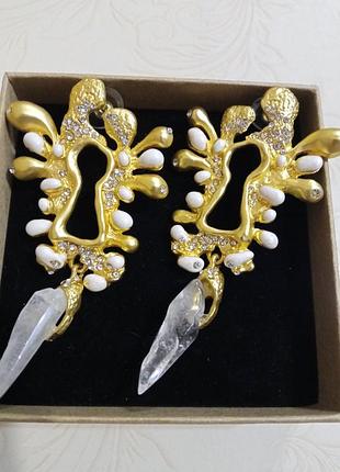 Серьги schiaparelli crystal pearl gold- горный хрусталь, жемчужины, 18к позолота, винтаж, тренд 2026, на подарок