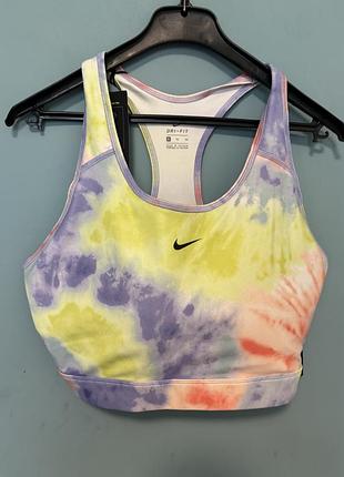 Жіночий спортивний топ nike dri-fit swoosh medium-support sports bra у яскравому різнокольоровому забарвленні тай-дай