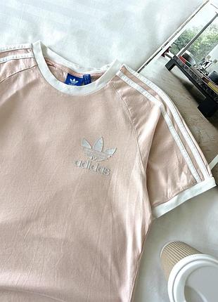 Футболка з лампасами adidas