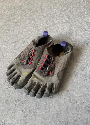 Жіночі кросівки vibram fivefingers