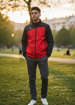 Чоловіча вітровка з капюшоном