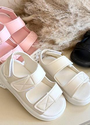 Босоніжки на дівчинку