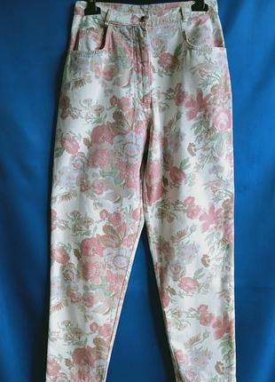 Джинсы casual by freemans винтажные в стиле 80-90х мом джинсы бойфренды с высокой посадкой широкие зауженные к низу с пастельным цветочным принтом
