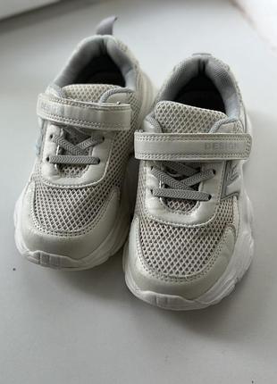 Кросівки 👟