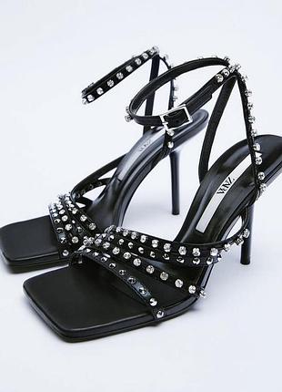 Босоніжки zara
