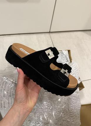 Сандалі шльопанці на танкетці платформі bigschmona чорного кольору steve madden замш us 7 7,5 23,5 24,5 платформа жіночі оригінал замша