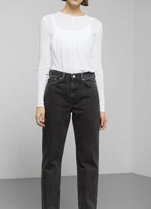 Серые джинсы мом weekday mom jeans