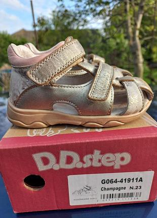 Кожаные босоножки для девочки d.d. step