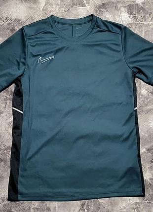 Чоловіча спортивна футболка nike dri-fit academy