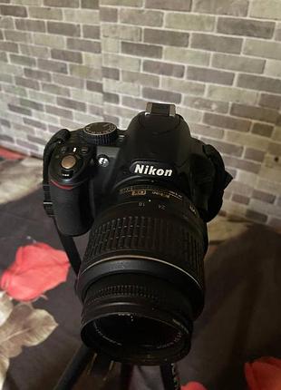 Об’єктивnikon dx af-s nikkor 18-55mm 1:3.5-5.6g vrкорпус у нормальному стані
є нюанс: інколи може некоректно працювати спускова кнопка кнопка затвора
