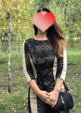 Платье бежевое с черным гипюром