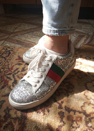 Кеди сріблясті
steve madden