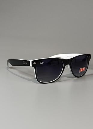Wayfarer black and white