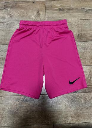Жіночі спортивні шорти фірми nike розмір s