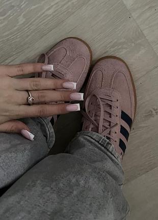 Кросівки adidas spezial, колір рожевий розмір 40 устілка 25 купувала за 2750,проходила місяць іто одягала пару раз