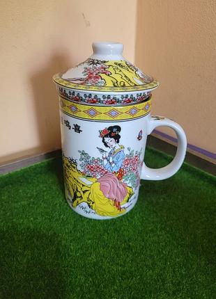 Фарфоровая чашка-заварник с крышкой и ситом (китай).