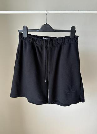 Чорні спортивні шорти bershka