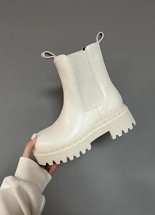 Leather tractor cream•