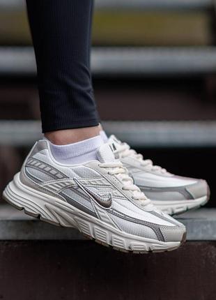 Initiator phantom white beige