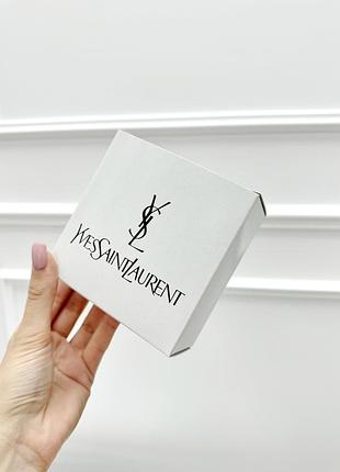 Коробка yves saint laurent маленька для ременів є