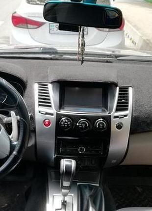 Накидка на панель приборов mitsubishi l-200 pickup (с чашей) 2005-2015