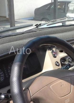 Накидка на панель приборов mitsubishi montero sport (с кренометром) 1996-2009