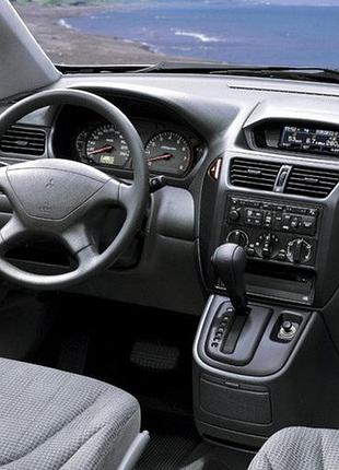 Накидка на панель приборов mitsubishi space wagon (3 пок., ug, с бардачком) 1997-2003