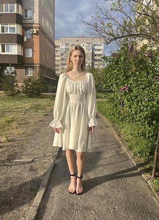 Сукня молочного кольору