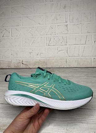 Крутые беговые кроссовки asics gel-excite 10